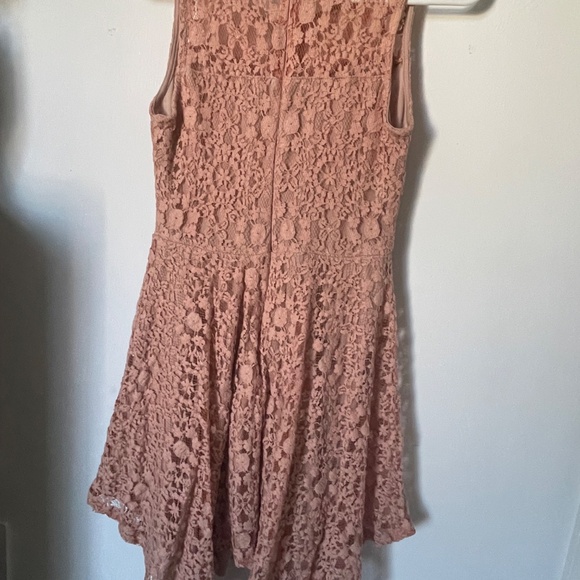 Monteau Los Angeles Blush Lace Handkerchief-Hem Dress | Romantic Boho | L - Picture 4 of 8